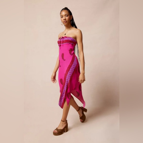 UO Ecote Pacy Paisley Strapless Midi Dress - Picture 3 of 5